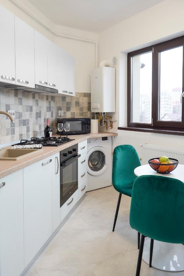 Unique Hotel Apartments Jászvásár Kültér fotó