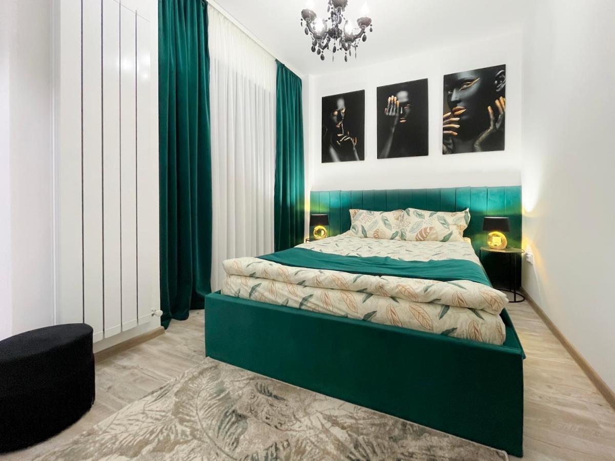 Unique Hotel Apartments Jászvásár Kültér fotó