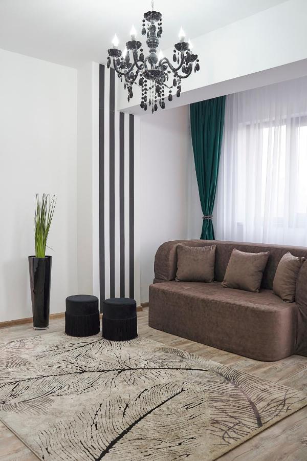 Unique Hotel Apartments Jászvásár Kültér fotó