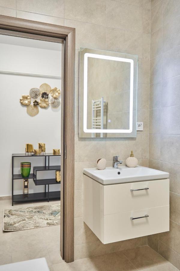Unique Hotel Apartments Jászvásár Kültér fotó