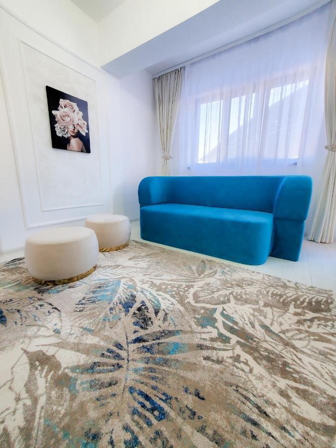 Unique Hotel Apartments Jászvásár Kültér fotó