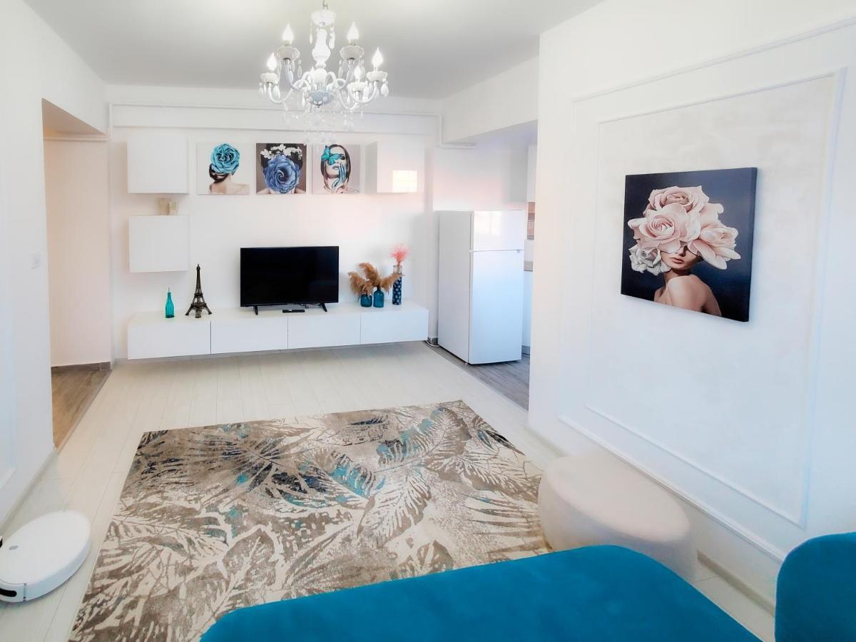 Unique Hotel Apartments Jászvásár Kültér fotó