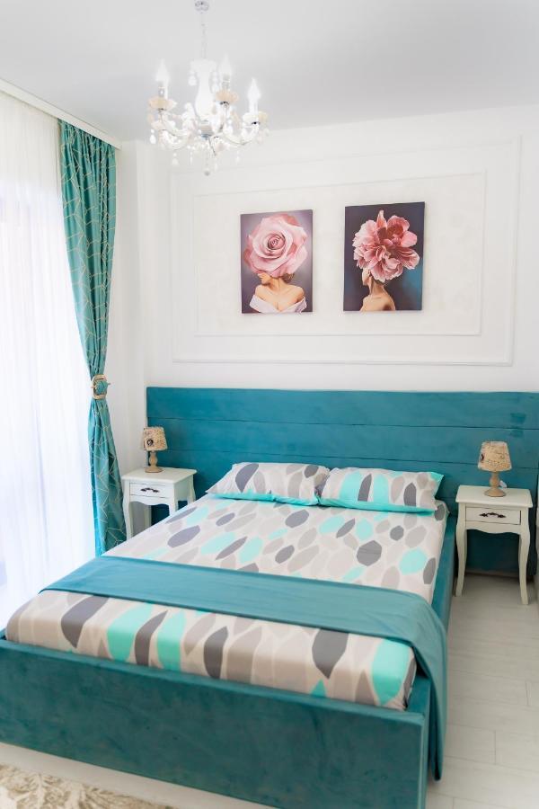 Unique Hotel Apartments Jászvásár Kültér fotó