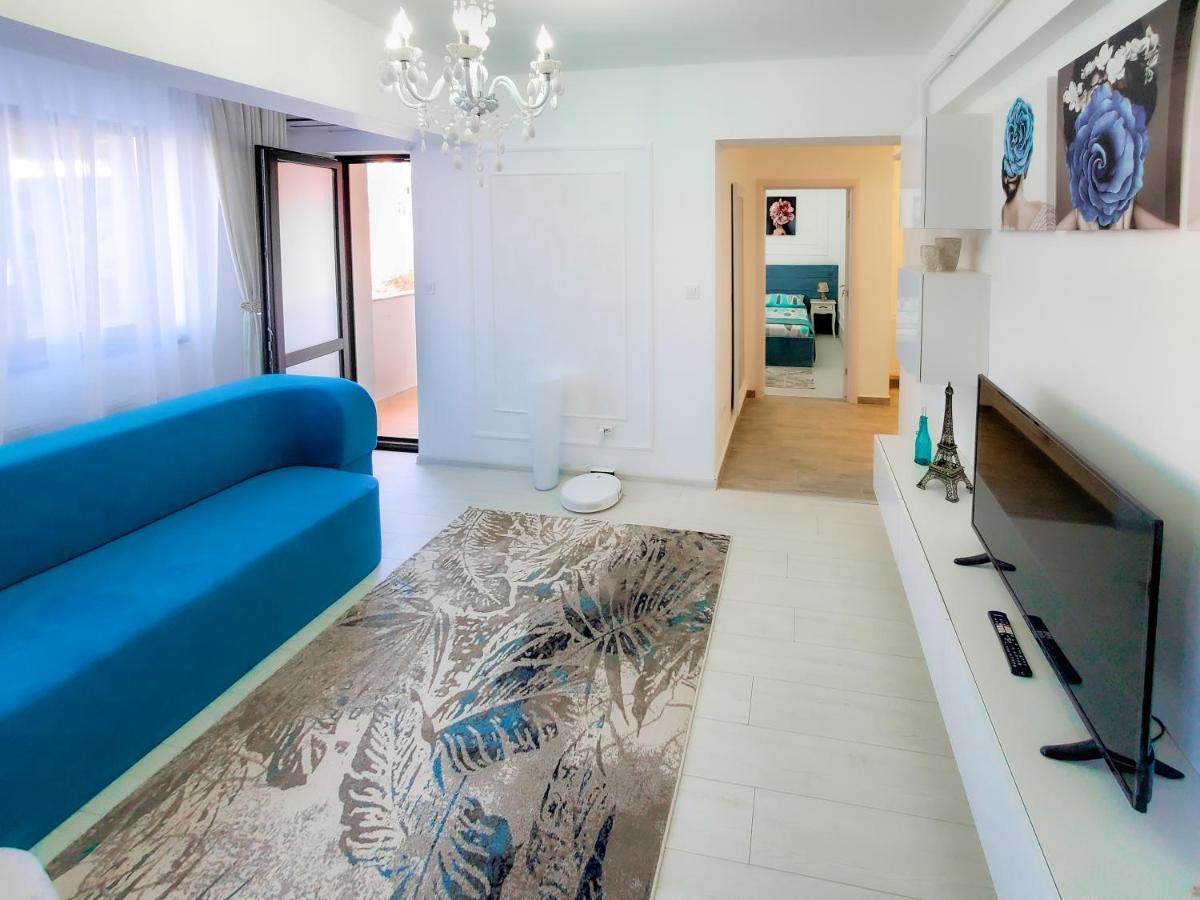 Unique Hotel Apartments Jászvásár Kültér fotó