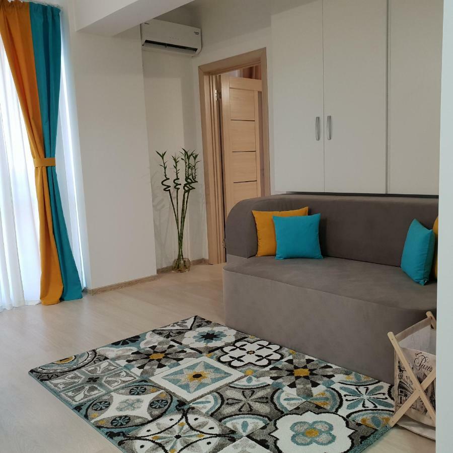 Unique Hotel Apartments Jászvásár Kültér fotó