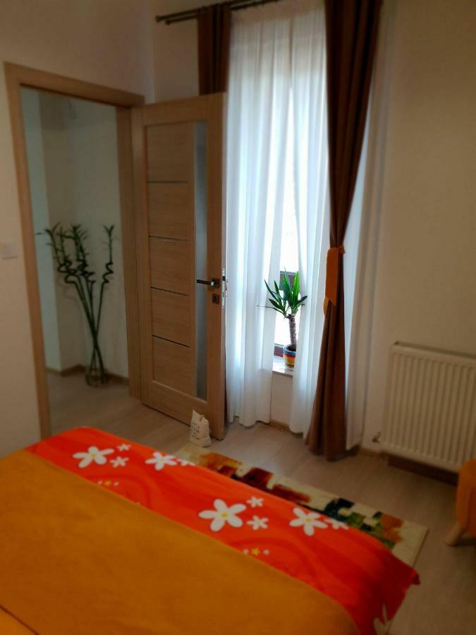 Unique Hotel Apartments Jászvásár Kültér fotó