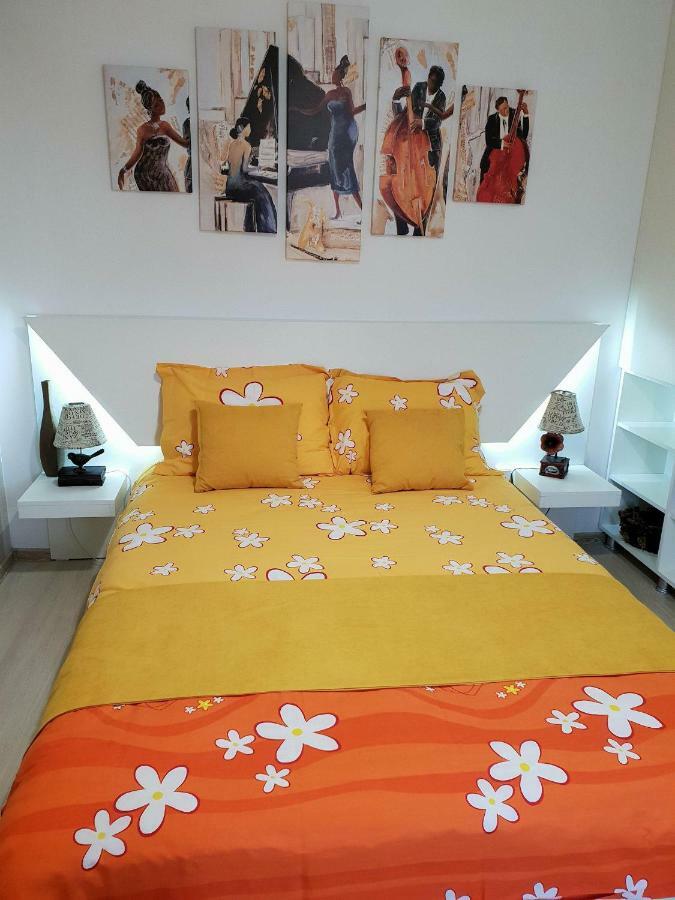 Unique Hotel Apartments Jászvásár Kültér fotó