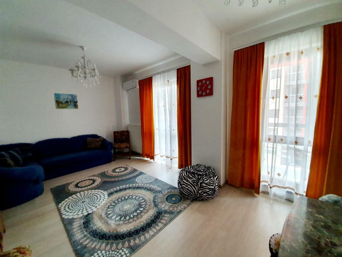 Unique Hotel Apartments Jászvásár Kültér fotó