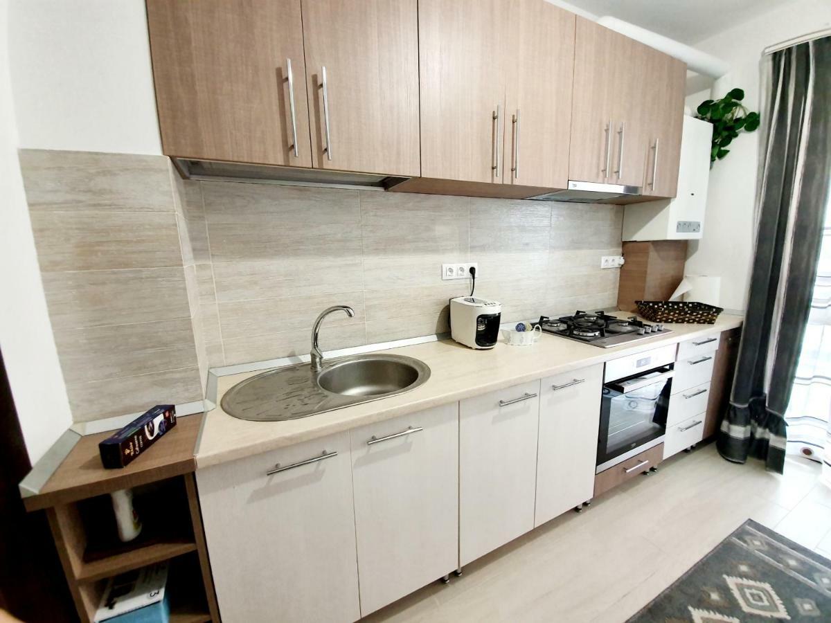 Unique Hotel Apartments Jászvásár Kültér fotó