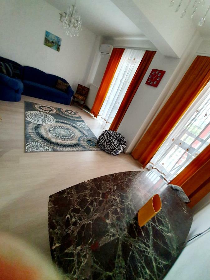 Unique Hotel Apartments Jászvásár Kültér fotó