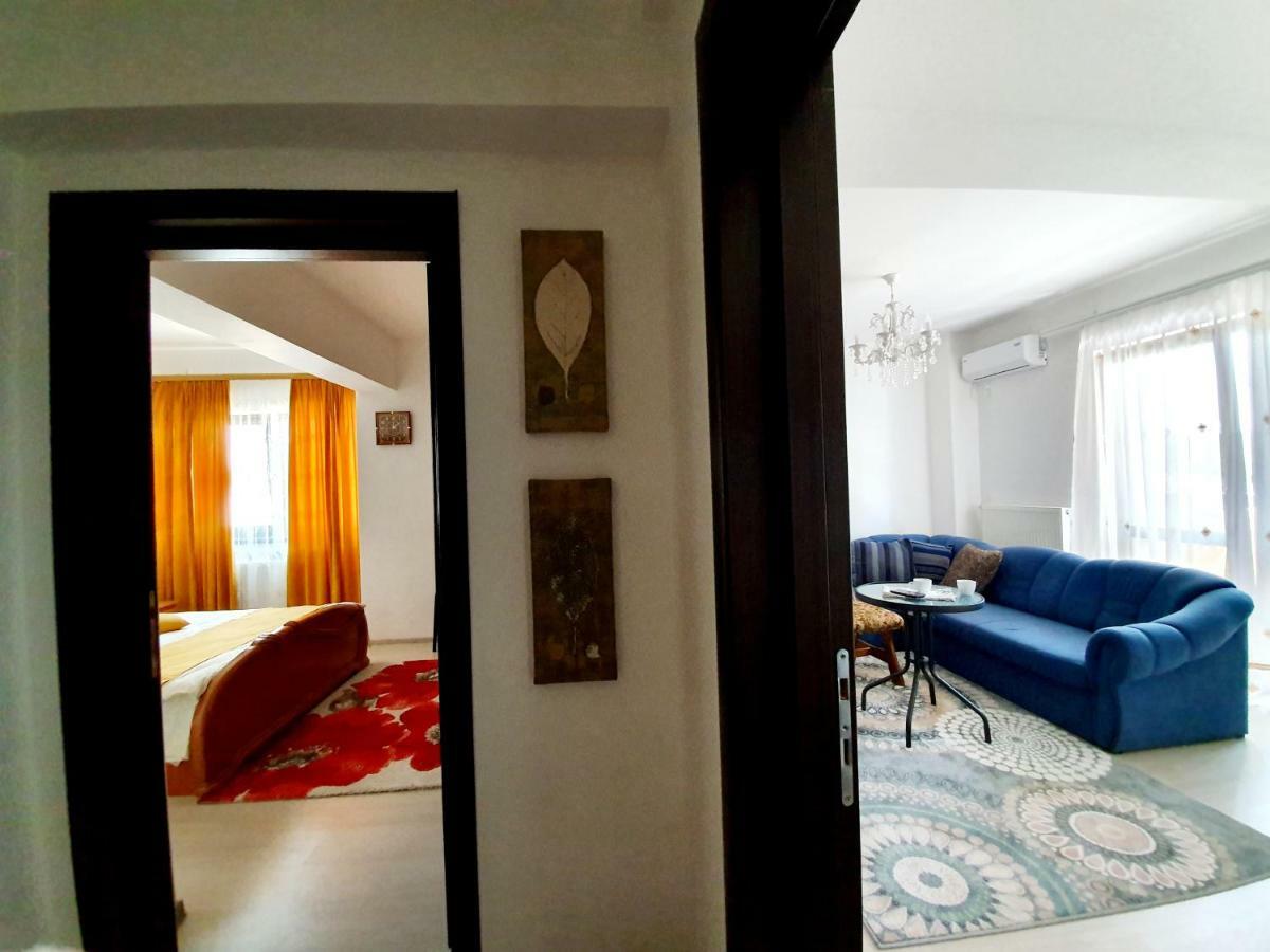 Unique Hotel Apartments Jászvásár Kültér fotó