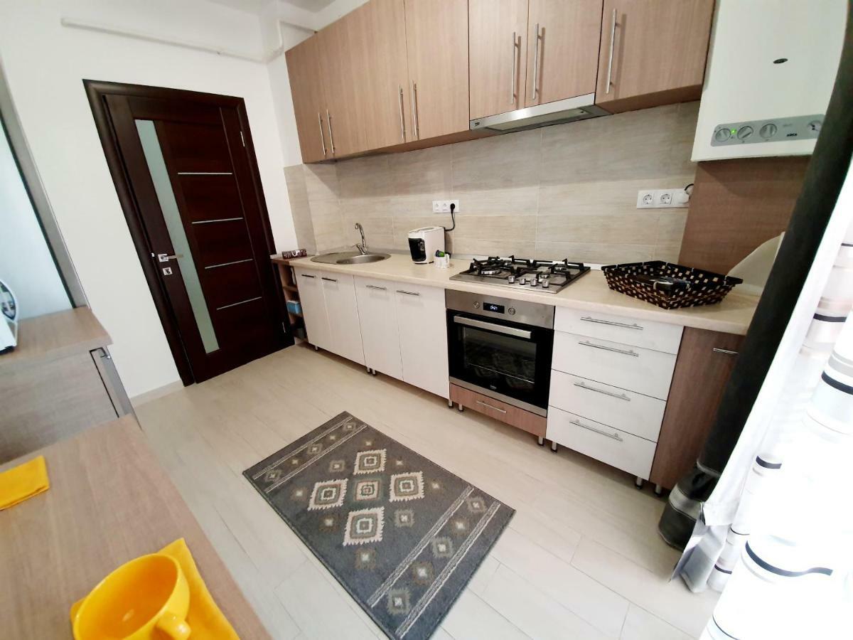 Unique Hotel Apartments Jászvásár Kültér fotó